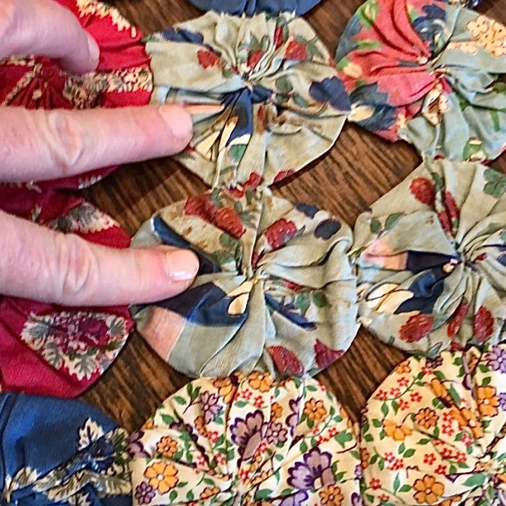Antique Yo-yo Quilt, Suffolk Puff Coverlet Popcorn Quilt (appx 96”x90”)
